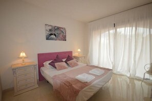 3 bedrooms, in-room safe, iron/ironing board, WiFi