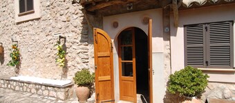 CHARMANTE MAISON EN PIERRE RURALE À OLIVAR, BBQ. FORNALUTX