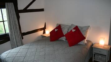 4 bedrooms, iron/ironing board, free WiFi, bed sheets