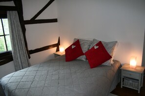 4 chambres, fer et planche à repasser, Wi-Fi gratuit, draps fournis