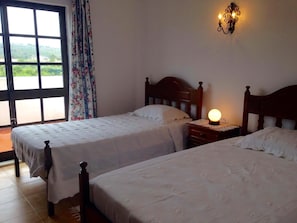 3 bedrooms, iron/ironing board, Internet, bed sheets