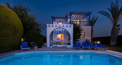 Lemon Grove Ena: Modern villa with private swimming pool set close to the beach in Argaka