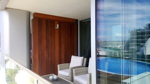 Unclassified image, 4 of 15, button - Front line Marina, with bars, restaurants, casinos all walking distance (Gibraltar)
