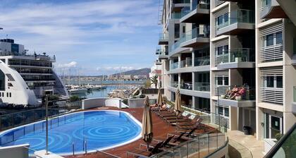 Front Line Marina, mit Bars, Restaurants, Casinos alle zu Fuß erreichbar