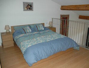 2 bedrooms, iron/ironing board, free WiFi, bed sheets
