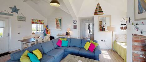 Smart TV, fireplace, DVD player