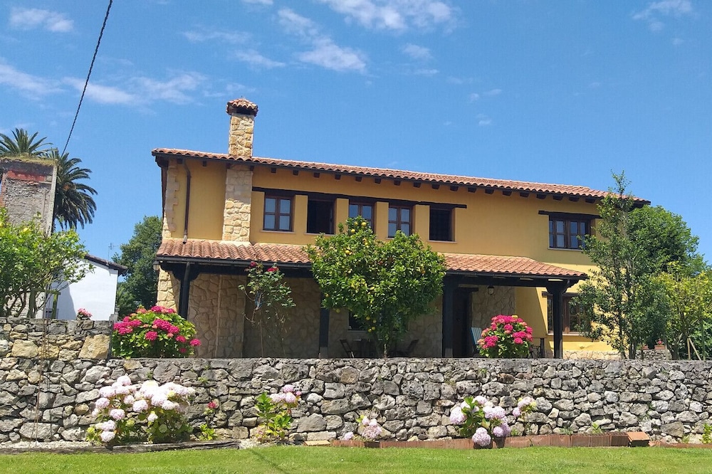 Gran Casa de Aldea La Llosa en Noriega.