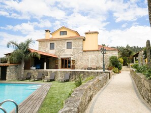Outdoor pool - Maria's Home (Vila do Conde)