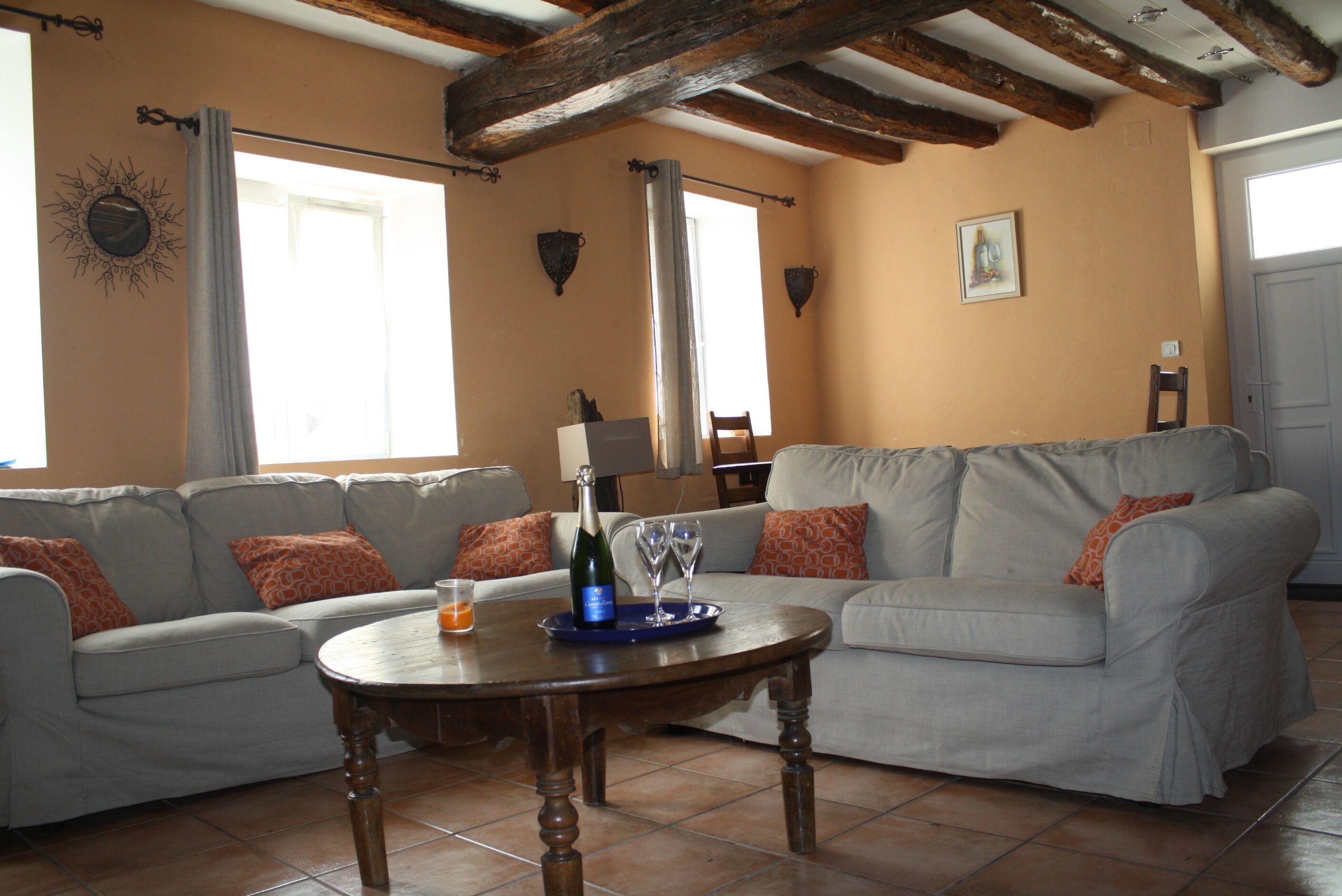 Tél évision, cheminée, lecteur de DVD