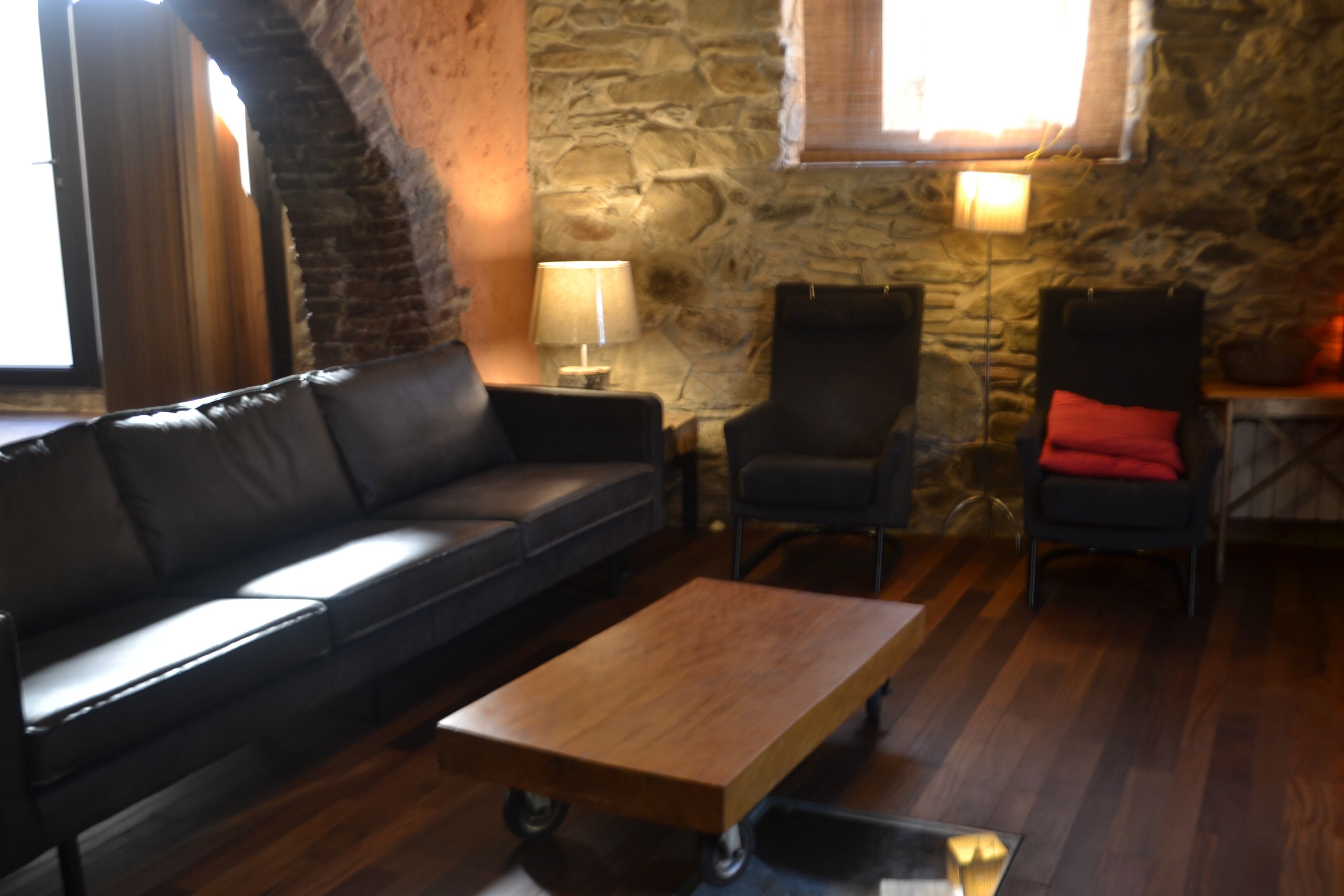 Rustic and slow stone house with Wifi and Garden.