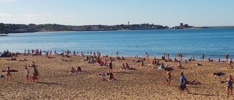 Una spiaggia nelle vicinanze