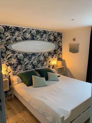 2 bedrooms, iron/ironing board, WiFi, bed sheets
