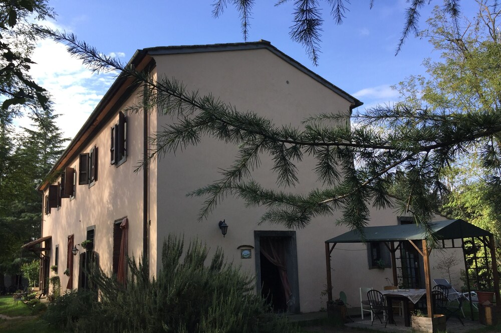 Portion of a typical Tuscan farmhouse with swimming pool and garden 20 minutes from the sea.