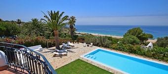 Magnificent andalusian style villa. FREE WIFI