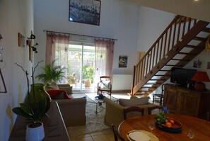 TV, DVD-spiller og bøker