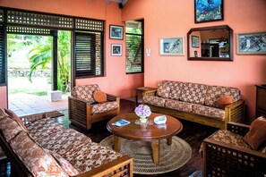 Lobby - Villa Frangipani, wheelchair friendly - as cosy for 2 as it is for 6 guests (Castries)