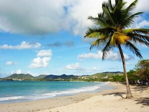 Sun loungers, beach towels - Villa Frangipani, wheelchair friendly - as cosy for 2 as it is for 6 guests (Castries)