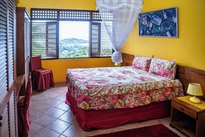 3 bedrooms, iron/ironing board, travel crib, free WiFi - Villa Frangipani, wheelchair friendly - as cosy for 2 as it is for 6 guests (Castries)