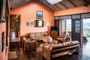 Interior - Villa Frangipani, wheelchair friendly - as cosy for 2 as it is for 6 guests (Castries)