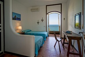 7 bedrooms, iron/ironing board, WiFi, bed sheets