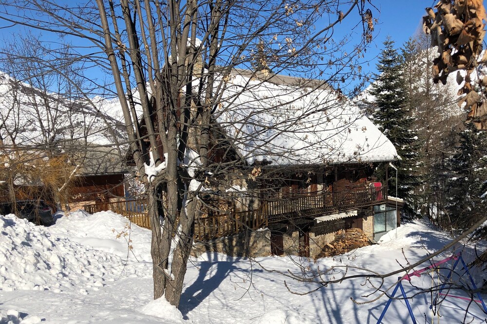 4 * classified chalet, quiet and close to the ski lifts and the slopes