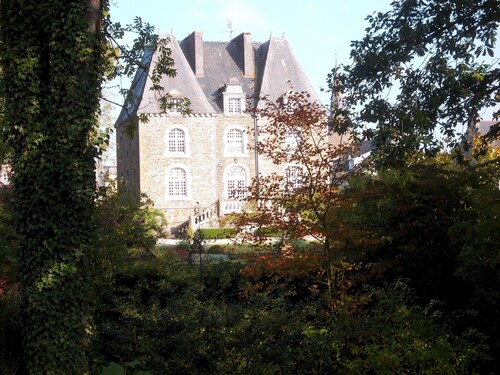 Charming one bed gite beside canal and lovely old Village in beautiful area