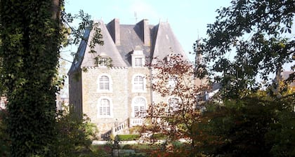 Charming one bed gite beside canal and lovely old Village in beautiful area