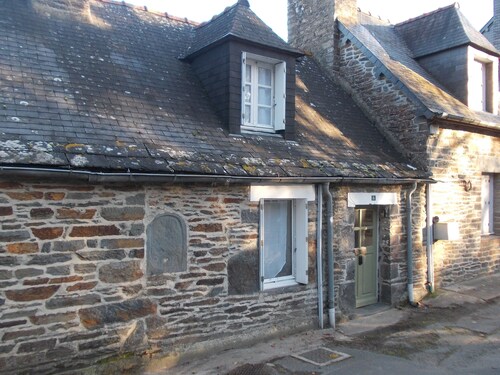 Charming one bed gite beside canal and lovely old Village in beautiful area