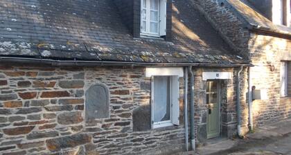 Charming one bed gite beside canal and lovely old Village in beautiful area