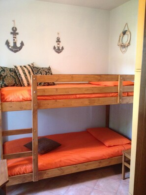 2 bedrooms, in-room safe, iron/ironing board, free WiFi