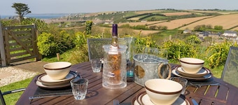 Cosy Coastal Getaway, Thurlestone. Garden. Beaches. Log Burner. Dog Friendly