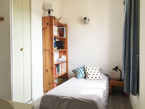 3 bedrooms, bed sheets