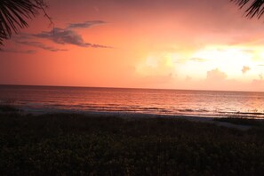 A la platja, gandules de platja i tovalloles de platja 
