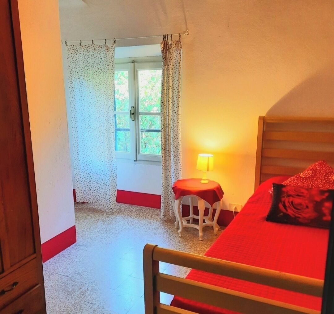 8 Schlafzimmer, Schreibtisch, Bügeleisen/Bügelbrett, Reisekinderbett
