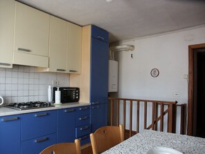 Réfrigérateur, four, plaque de cuisson, lave-vaisselle