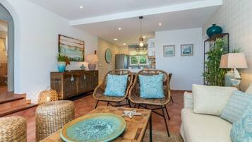 Een smart-tv, een dvd-speler en boeken