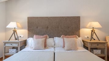 3 quartos, ferros/tábuas de passar roupa, berços, Wi-Fi