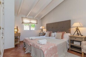3 Schlafzimmer, Bügeleisen/Bügelbrett, Babybetten, WLAN
