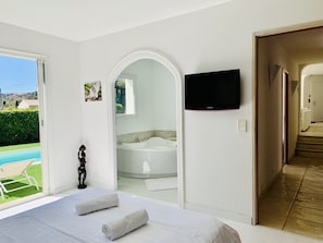 4 bedrooms, in-room safe, iron/ironing board, WiFi - Modern villa*****near the sea and mountains-private pool- NEW- Air conditioning (Vence)