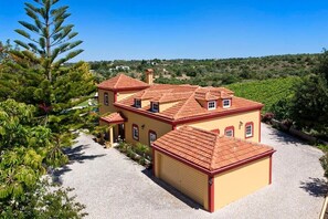 Exterior - Casa Grande - 6 Bedrooms, outside kitchen, fenced pool, wheelchair friendly (Porches)