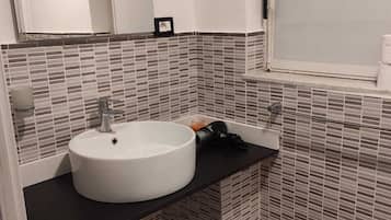 Dusch, hÄrtork, handdukar och tvÄl