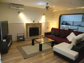 Smart TV, fireplace, DVD player, foosball - Villa villa lLa Serreta (Alicante)