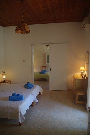 2 bedrooms, iron/ironing board, travel cot, free WiFi - Elia apartment Holiday paradise next to the beach (Agia Triada, Koroni, Messinia)