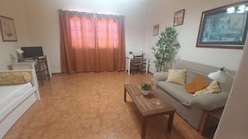 2 slaapkamers, een bureau, een strijkplank/strijkijzer, gratis wifi