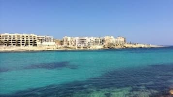 Beach nearby, sun-loungers, beach towels