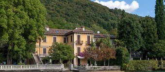Old luxury villa  with garden in front of the Garda lake