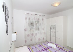 1 bedroom, free WiFi, bed sheets