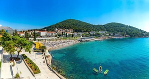 Beach - MODERN 1 BEDROOM APARTMENT - 100 mtrs from the beach, free parking, WIFI... (Dubrovnik)