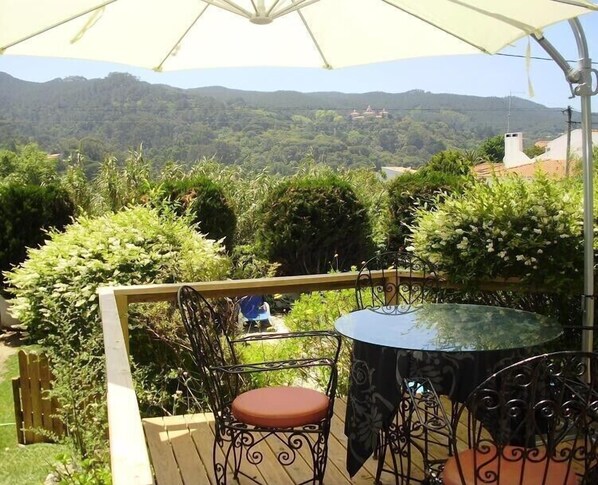 屋外ダイニングエリア