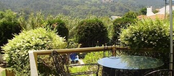 Lämmitetty uima-allas, kaunis näkymä, 5 min rannoille, rauhallinen alue, polku Sintraan